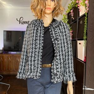 Blacks and white blazer 🖤